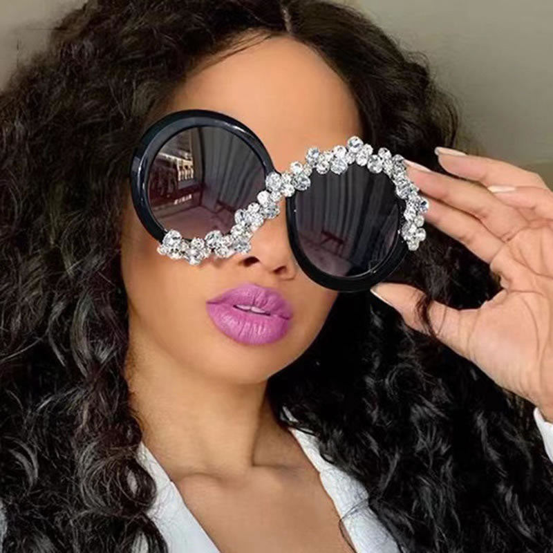 Round Diamond Sunglasses for Women – Black