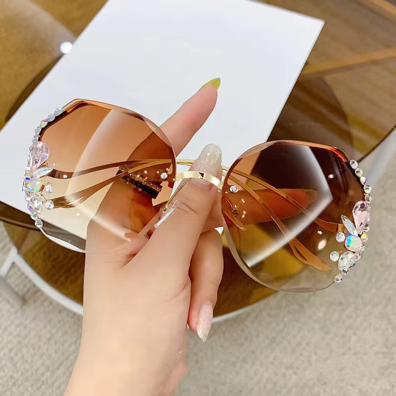 Luxury Fashion Rhinestone Sunglasses for Women – Gold